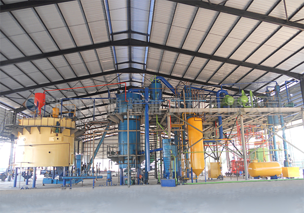 企鵝浸出油設(shè)備大豆煉油廠用戶好幫手(圖1) 浸出油設(shè)備